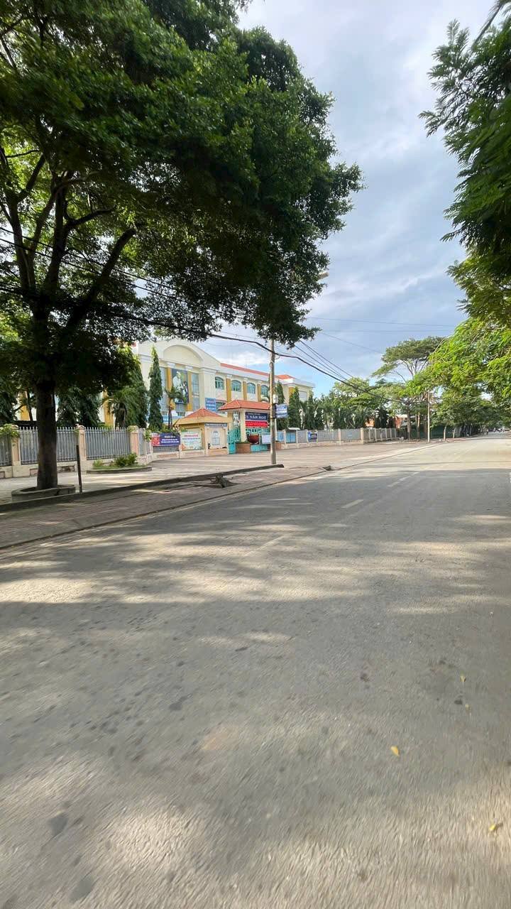 Bán lô đất lớn 13ha - Bà Điểm - Hóc Môn - giá đầu tư cho anh chị