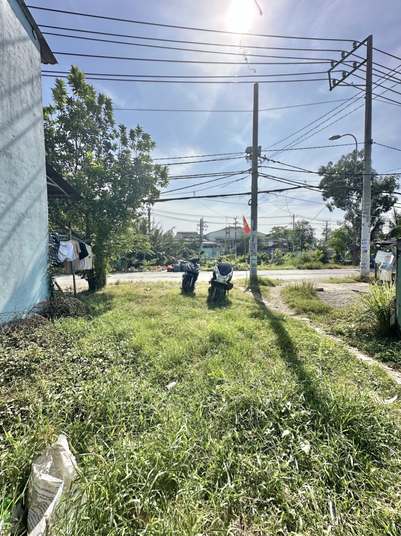 Bán lô đất làm nhà vườn - 250m2 - giá 2 tỷ 800 triệu - Lê Minh Xuân - Bình Chánh - giá quá rẻ cho anh chị đầu tư