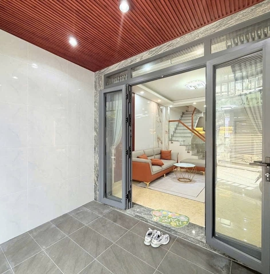 Bán nhà 50m2, 3 tầng, hẻm thông ngay cầu Thi Nghè Giáp, quận 1, chỉ 8 tỷ