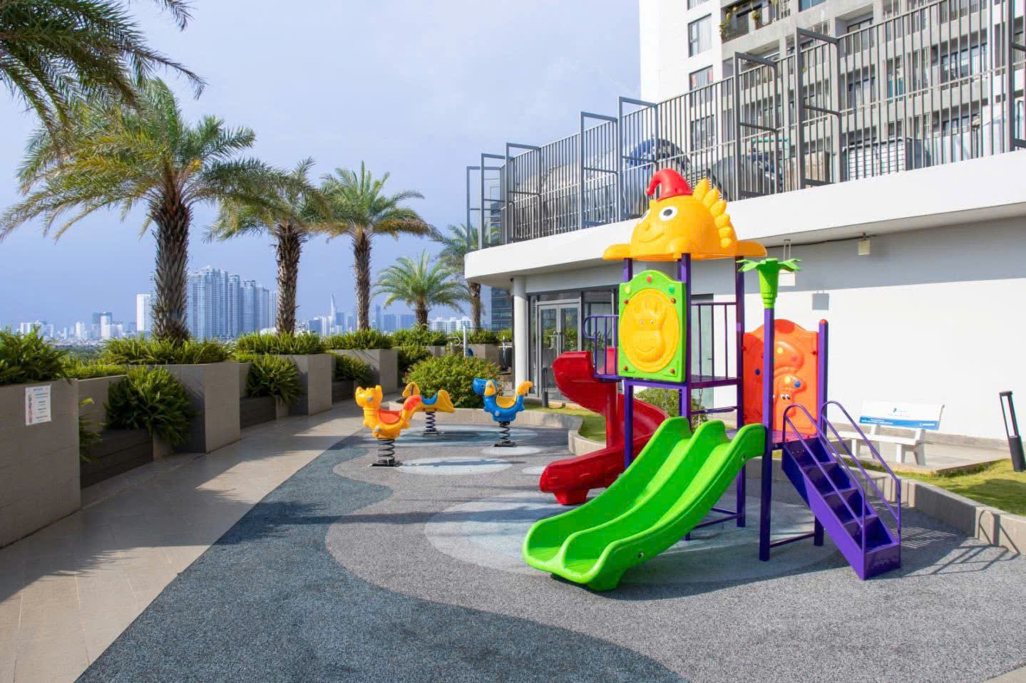 Bán căn officetel 27m2 view ĐN thoáng tại Lavida Plus Q7, bán giá 1,75 tỷ bao phí chuyển nhượng