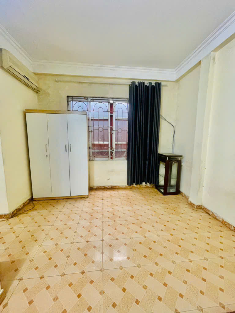 Bán nhà Minh Khai, ngõ nông, dân xây, sân cổng để xe, diện tích 40m2, giá chỉ 8,48 tỷ