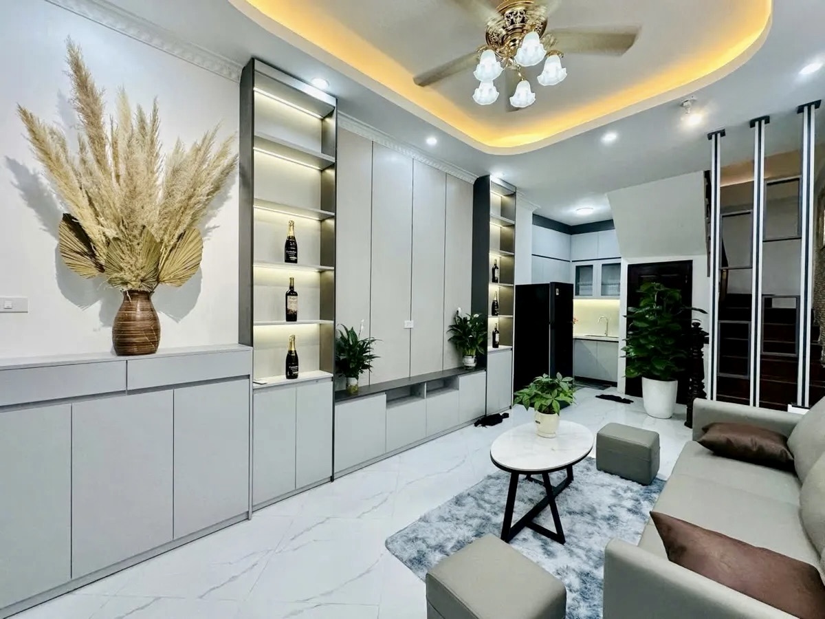 Nhà mới đẹp, ở luôn, Q. Hai Bà Trưng - Minh Khai phố, nhỉnh 6 tỷ có nhà 5 tầng, 3 ngủ