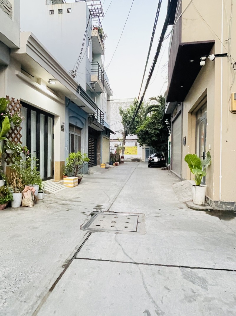 Bán nhà Tân Phú gần siêu thị Aeon Tân Phú - 4 tầng - 3 phòng ngủ - 4wc - gọi cho em xem nhà