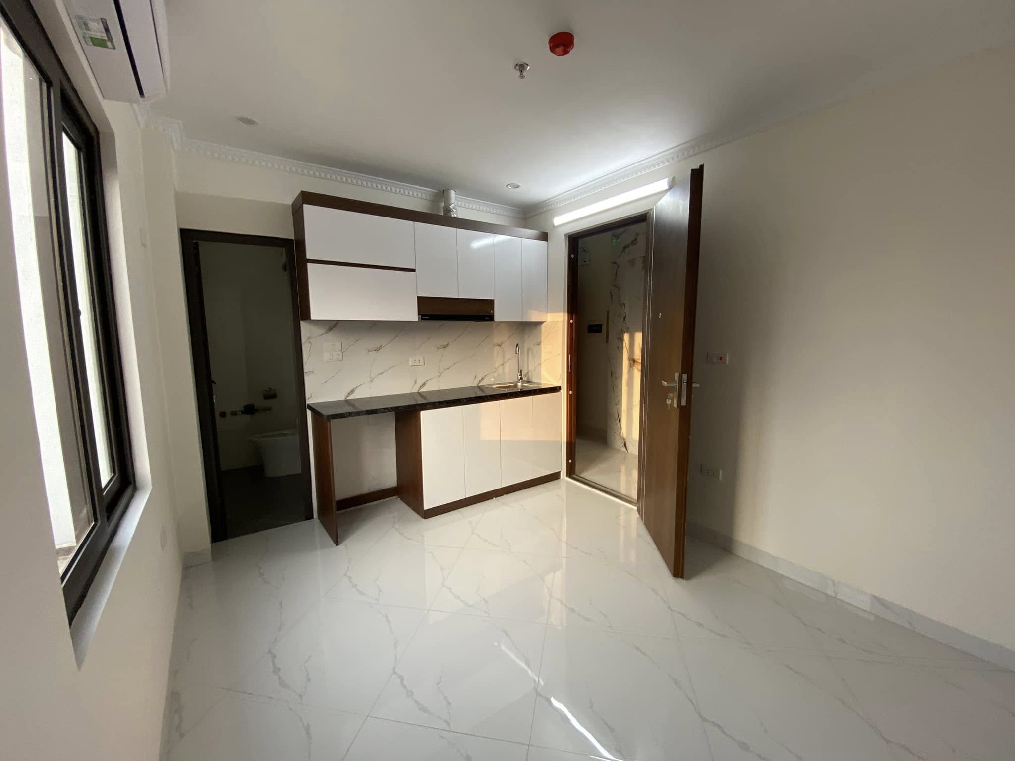 Cần bán gấp siêu phẩm Võng Thị 103m2, 8 tầng, 19 phòng khép kín, full đồ, nhà đẹp mới tinh