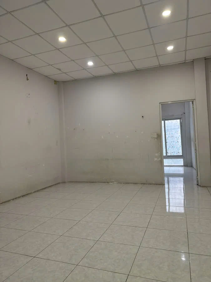 Mặt tiền Hồng Lạc, 56m2, 3 tầng, khu kinh doanh sầm uất, chỉ 10.5 tỷ