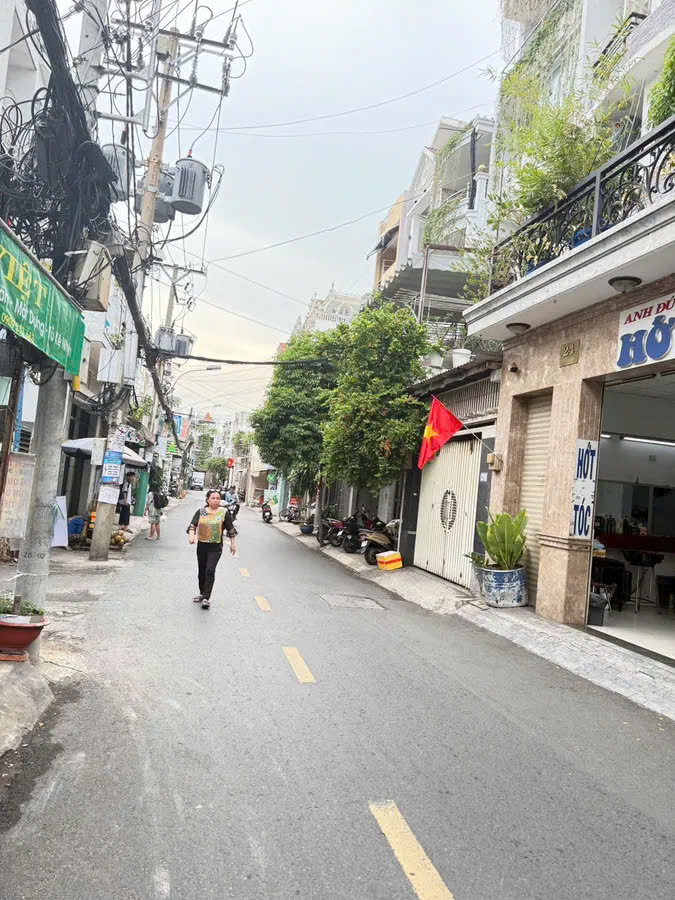 Mặt tiền Hồng Lạc, 56m2, 3 tầng, khu kinh doanh sầm uất, chỉ 10.5 tỷ