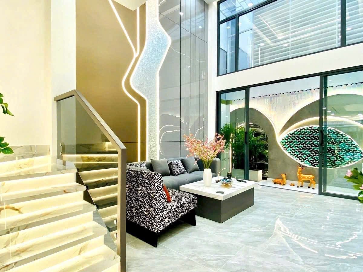 Bán nhà đẹp 64m2, ngay công viên Làng Hoa full công năng
