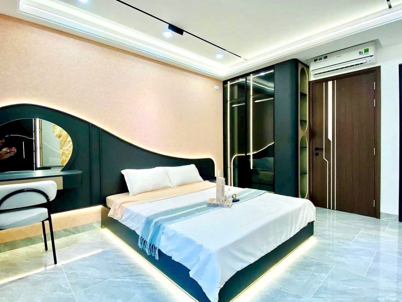 Bán nhà đẹp 64m2, ngay công viên Làng Hoa full công năng