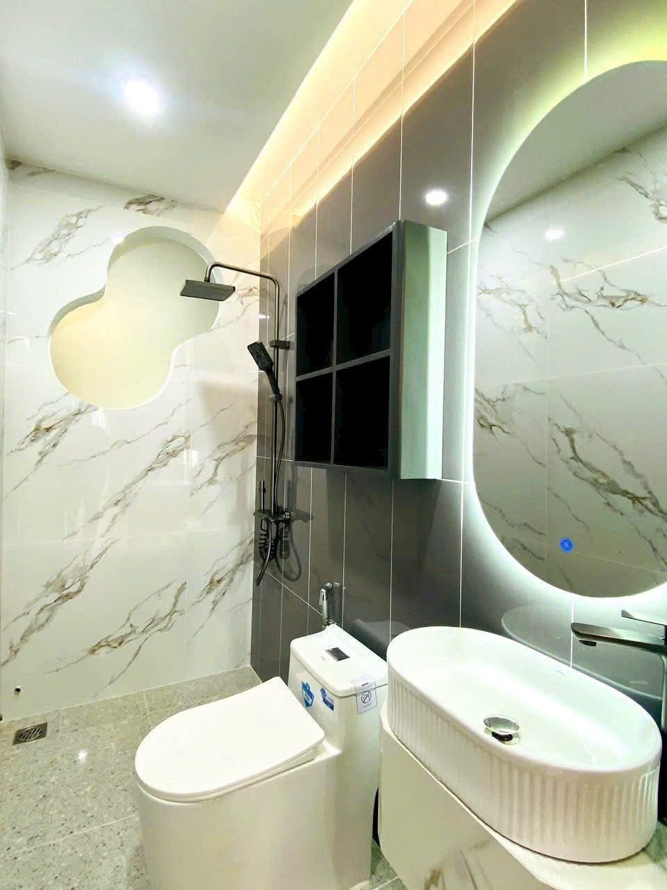 Bán nhà đẹp 64m2, ngay công viên Làng Hoa full công năng