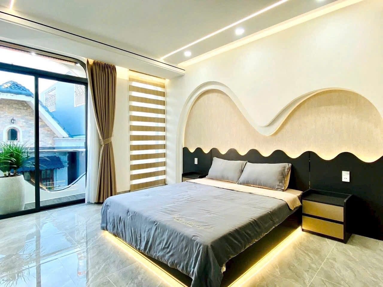 Bán nhà đẹp 64m2, ngay công viên Làng Hoa full công năng