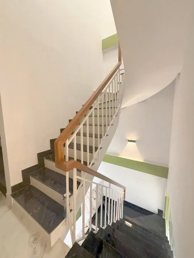 Nhà hẻm 10m đường Tân Thắng, 60m2, 3 tầng, ở, kinh doanh tốt, chỉ 7.5 tỷ