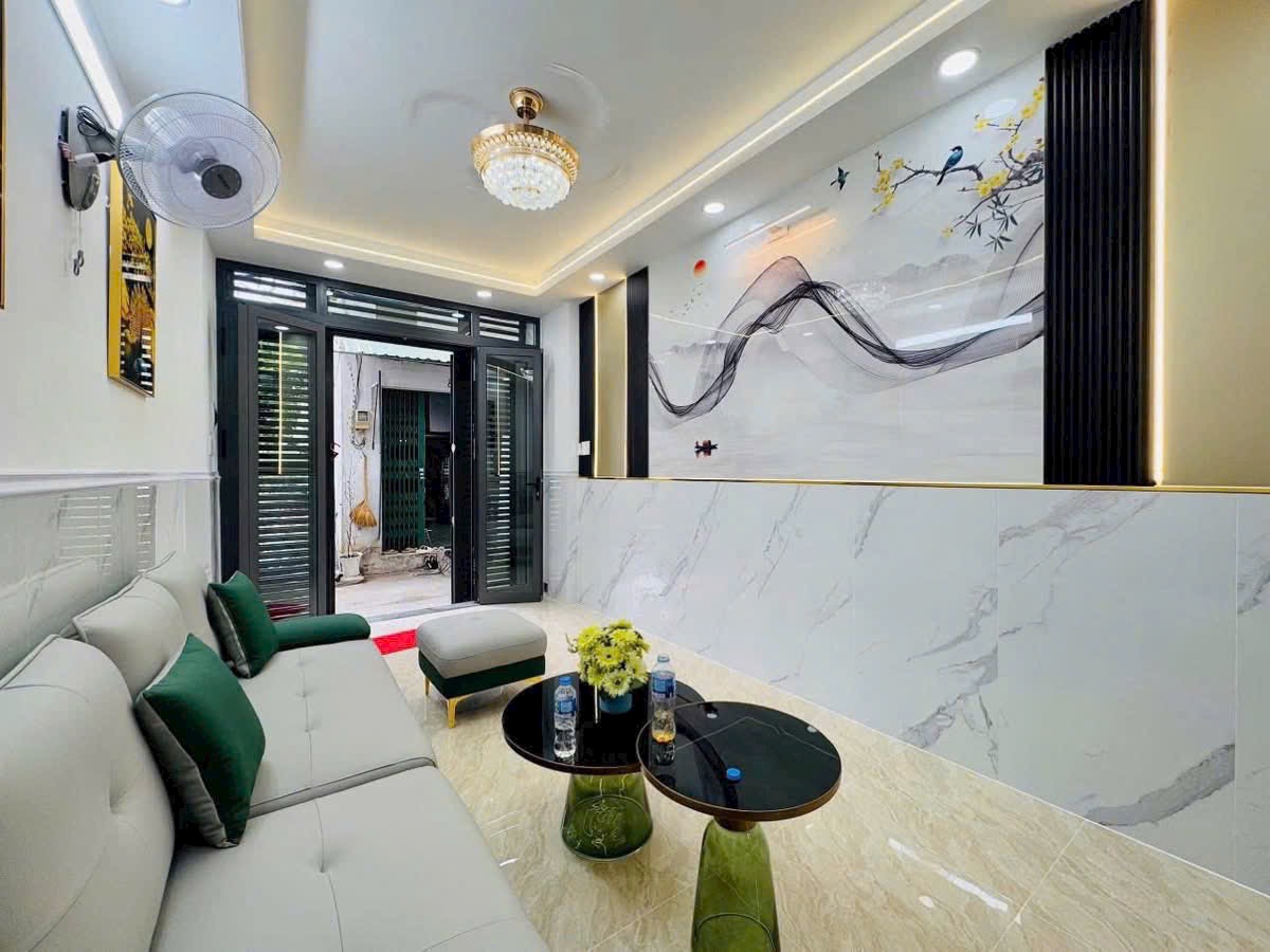 Bán nhà phố đẹp đường Hoàng Bật Đạt, phường 15, quận Tân Bình, Hồ Chí Minh