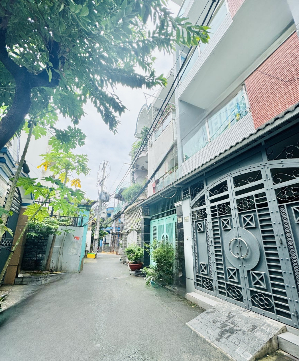 Bán nhà 52m2, 4 tầng vuông góc tại Lotte Nguyễn Văn Lượng, chủ gấp bán 6,4 tỷ