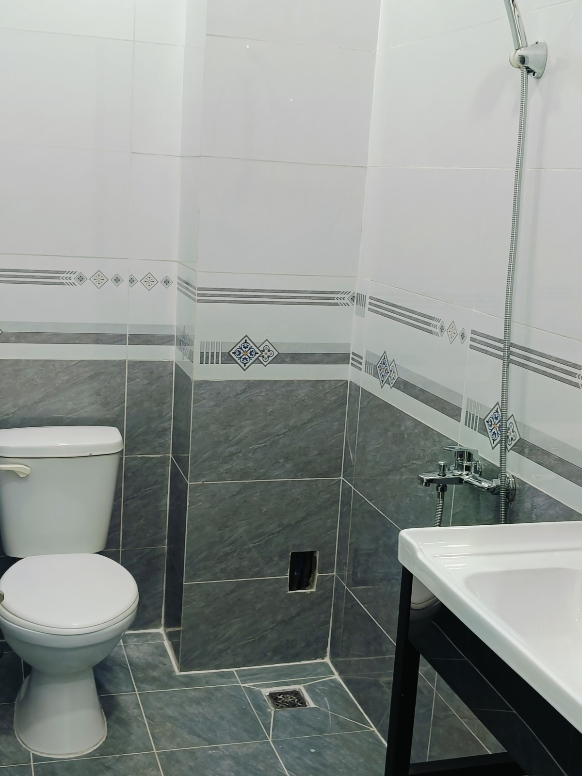 Bán 80m2 hẻm mới ngay Coopmark Quang Trung, chủ gấp bán 6 tỷ