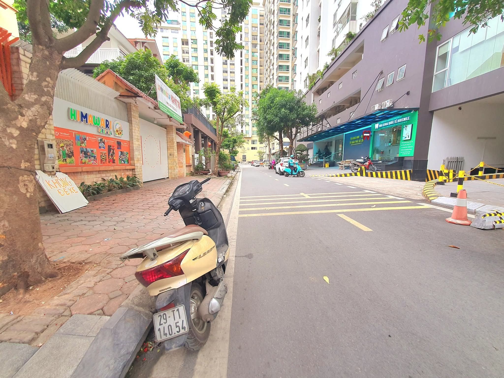 Bán biệt thự khu vip khu đô thị Dịch Vọng, Cầu Giấy, 340m2 - 4 tầng, thang máy, kinh doanh