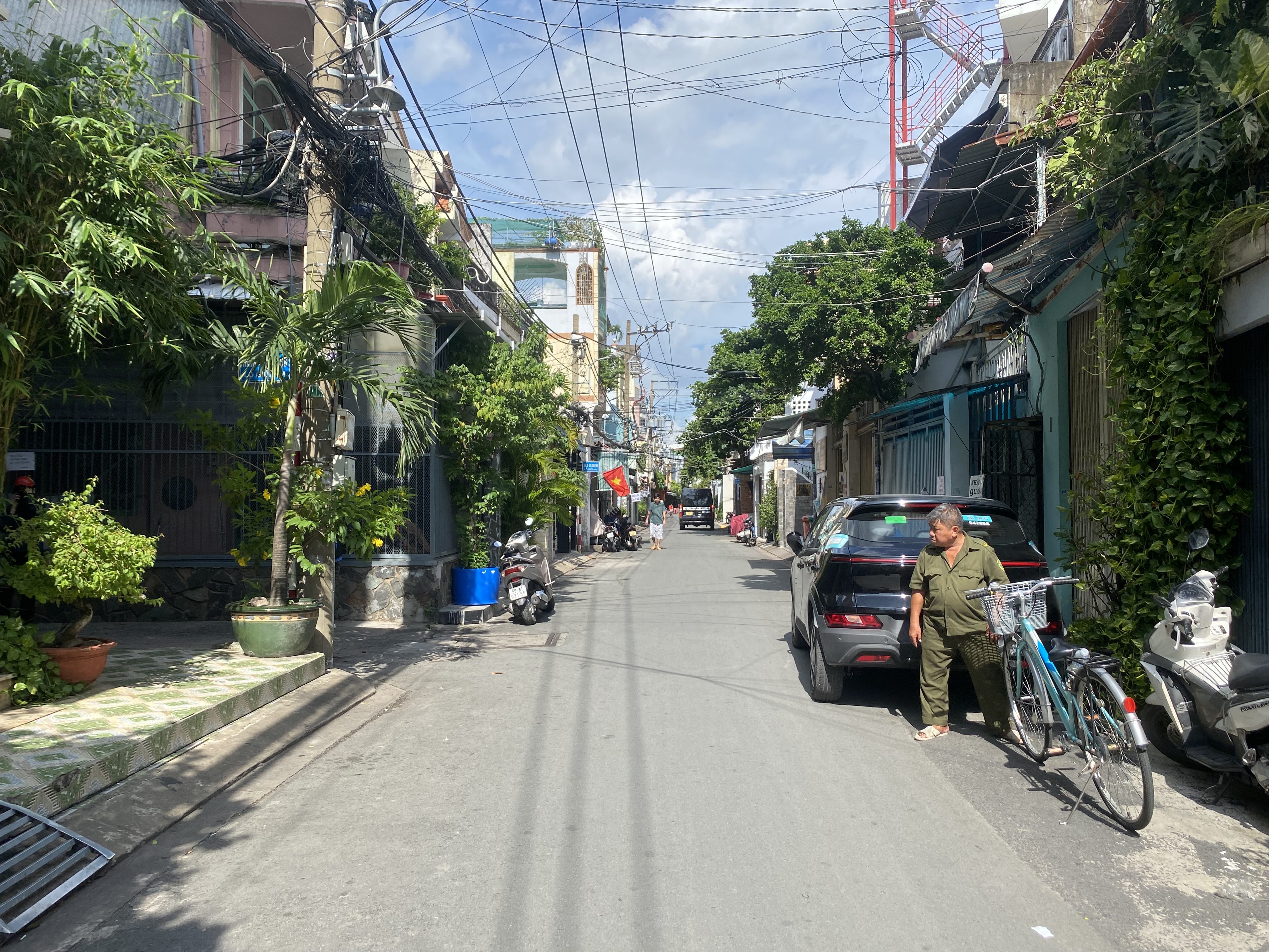 Ngôi nhà 3 tầng hiện đại với mặt tiền rộng 5m, ngập tràn ánh sáng và không khí trong lành
