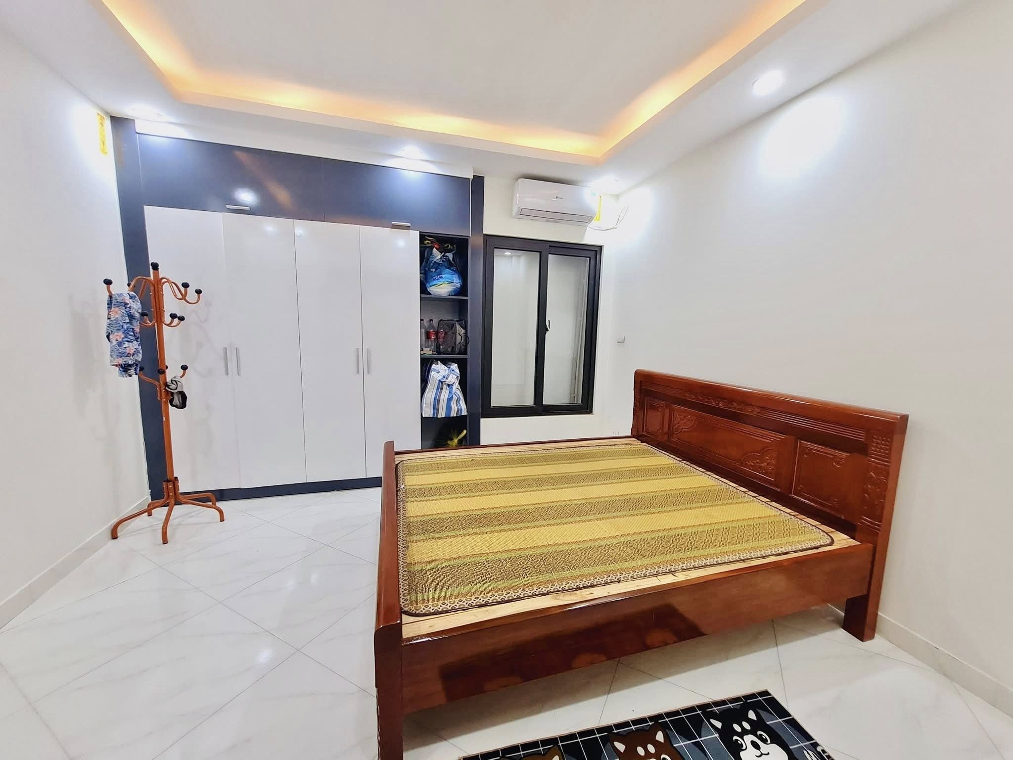 Bán nhà mặt ngõ ô tô đường Giải Phóng, 6 tầng, thang máy, kinh doanh