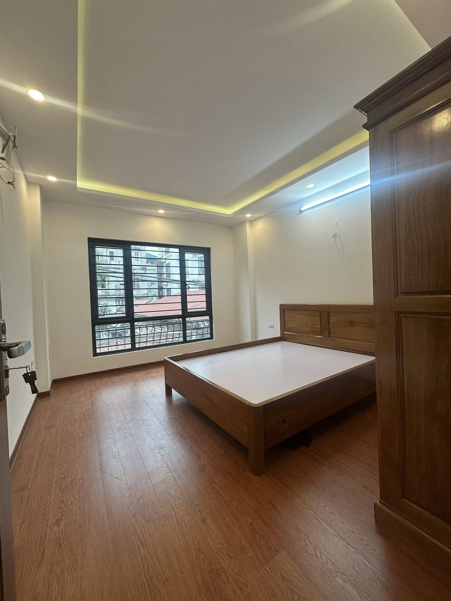 Bán nhà 6 tầng mới, thang máy, gần chợ Đại Từ, gần đường ô tô