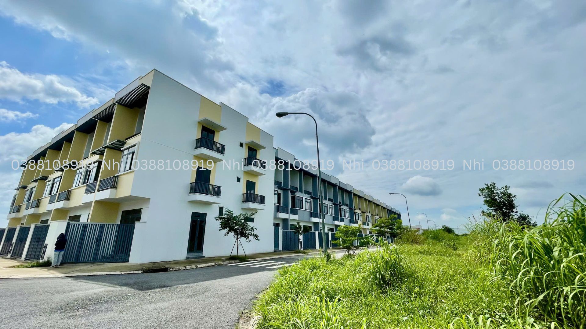 Nhà phố giữa trung tâm khu công nghiệp, bạn không đọc nhầm đâu