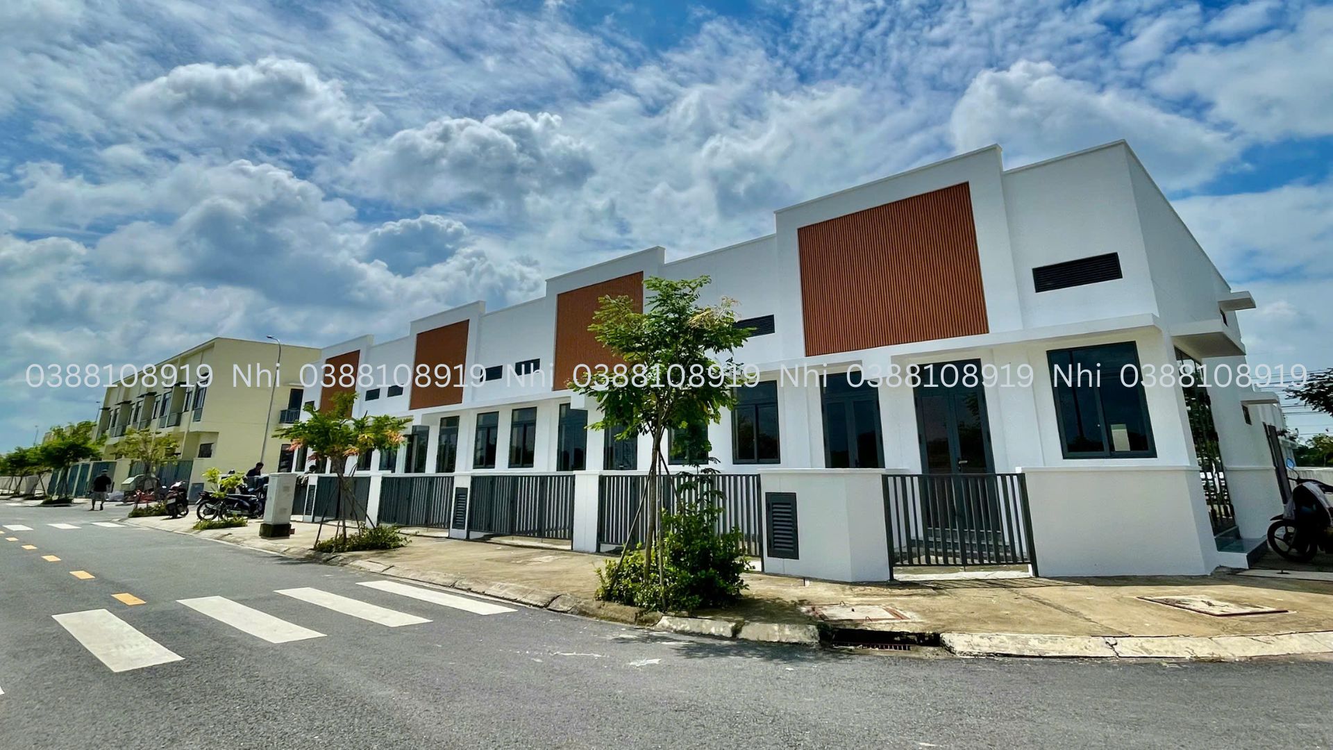 Nhà phố giữa trung tâm khu công nghiệp, bạn không đọc nhầm đâu