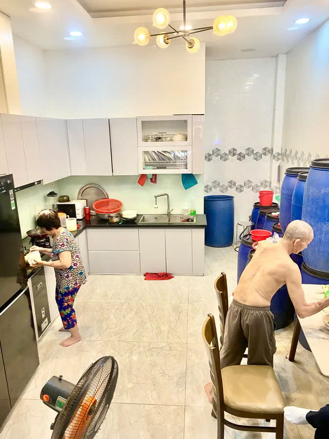 Hẻm xe tải Thoại Ngọc Hầu, 60m2, 4 tầng, 5 ngủ, xinh xắn lung linh