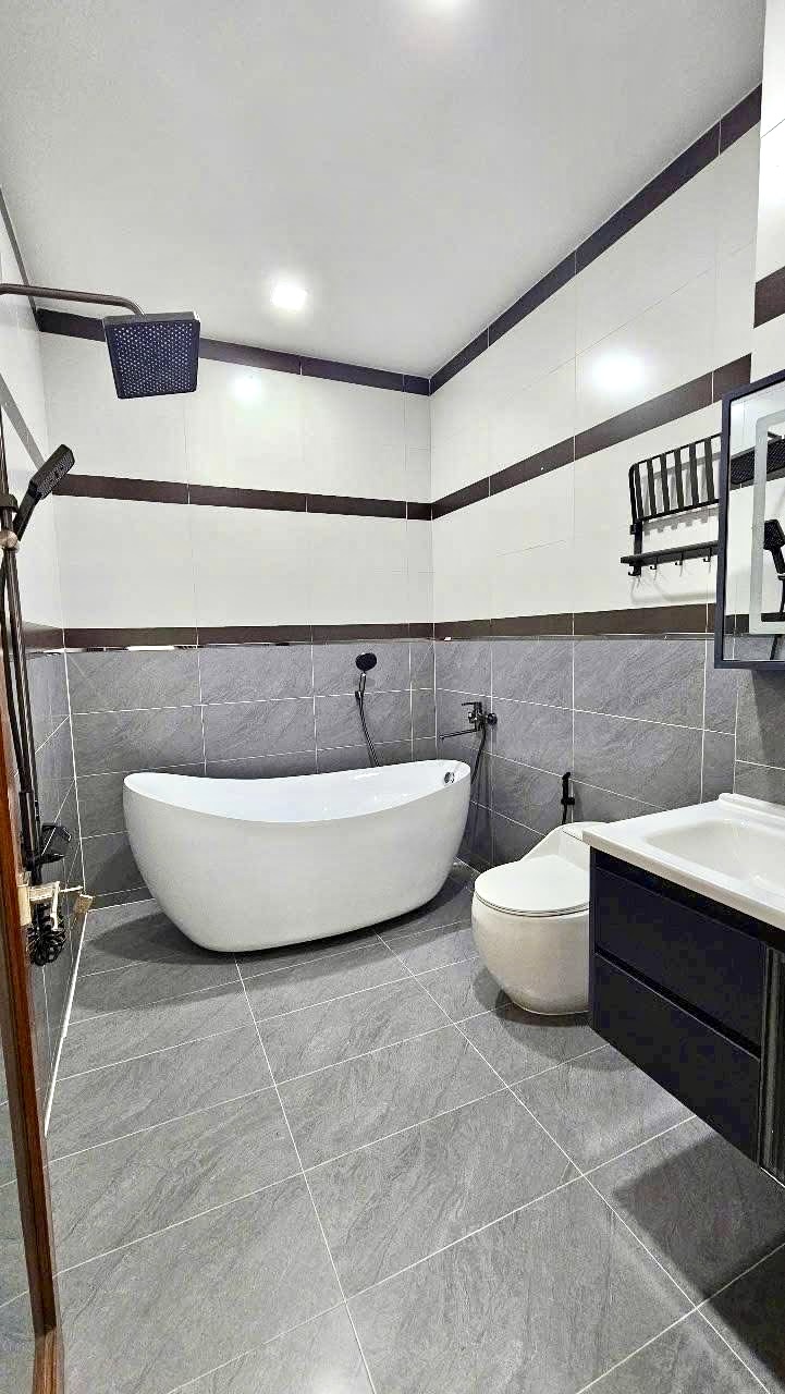 Bán nhà mặt tiền đường 24m, Phú Thuận, quận 7, khu dân cư Savimex quận 7, 17,5 tỷ thương lượng
