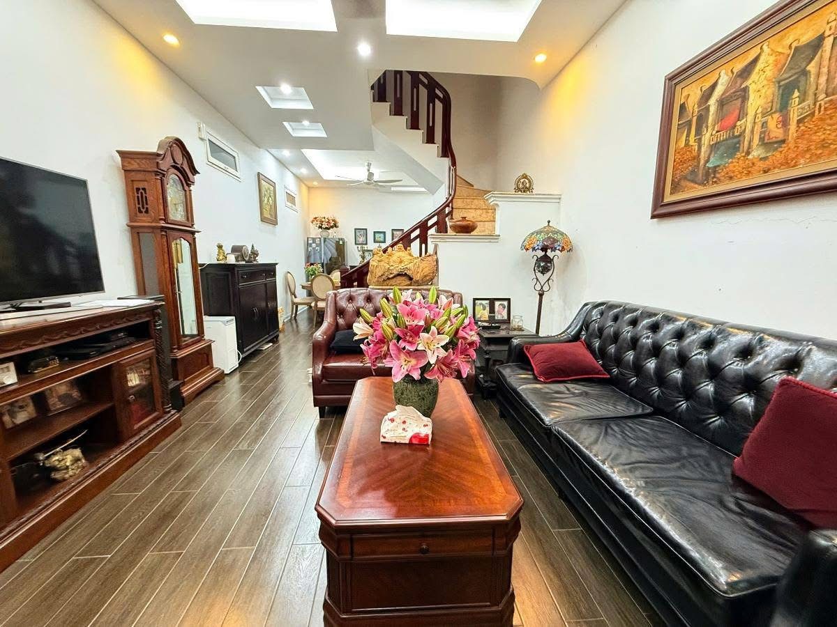 Khu phân lô quân đội - Lê Trọng Tấn - 8 tầng thang máy - thông sàn hơn 100m2 - nở hậu cực lộc