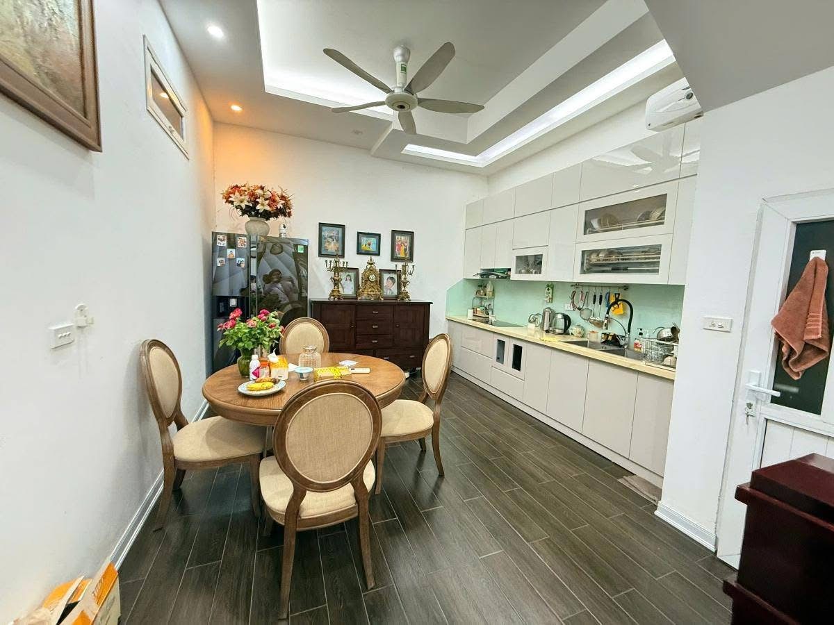 Khu phân lô quân đội - Lê Trọng Tấn - 8 tầng thang máy - thông sàn hơn 100m2 - nở hậu cực lộc