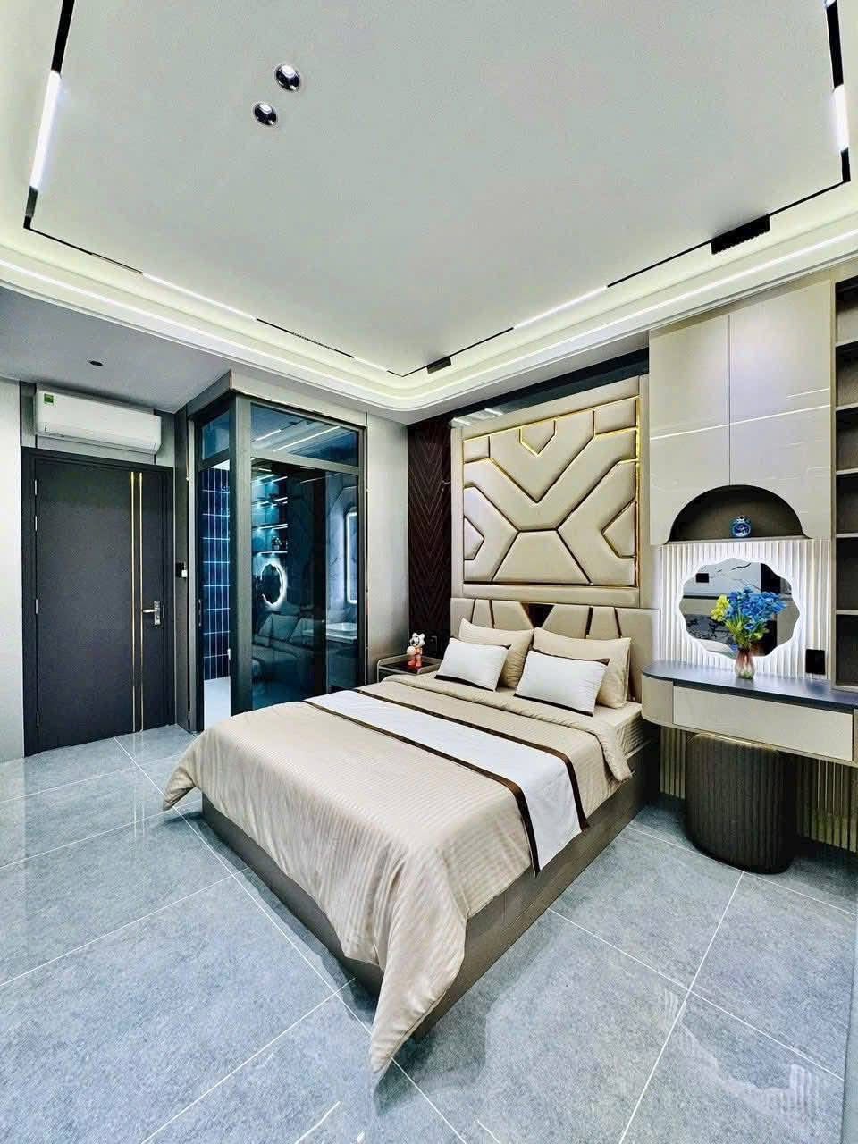 Bán siêu phẩm ngay công viên Làng Hoa