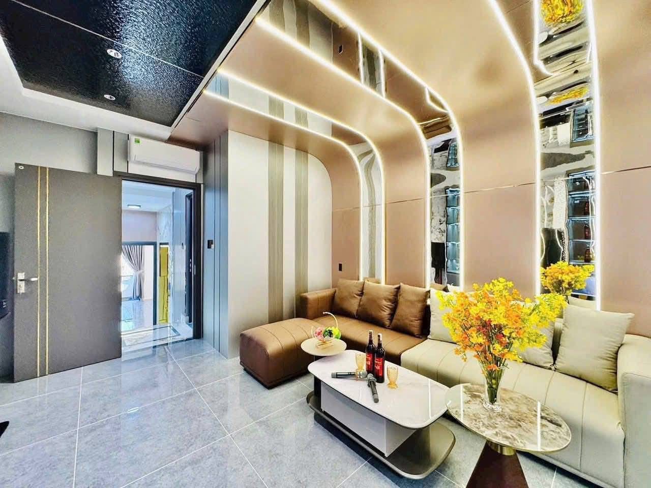 Bán siêu phẩm ngay công viên Làng Hoa