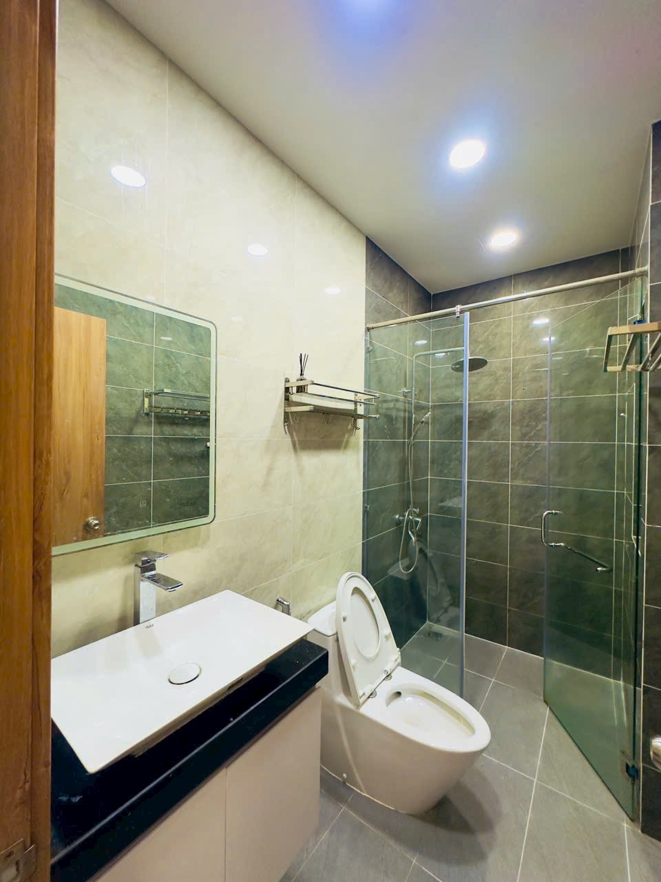 Bán nhà phố đẹp đường Bạch Đằng, phường 02, quận Tân Bình, Hồ Chí Minh