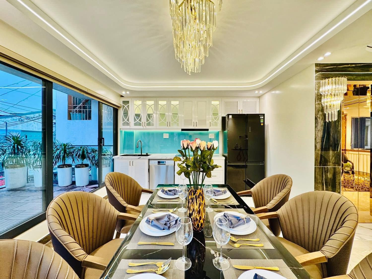 Bán nhà 5,1m x 14m, xây mới full công năng có nội thất ngay công viên Làng Hoa