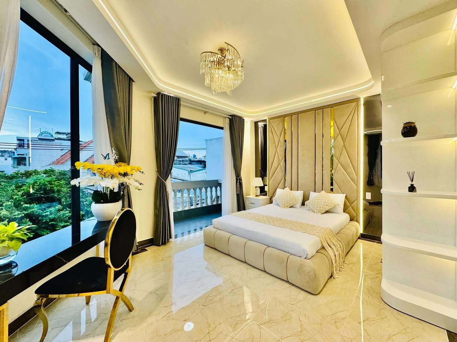 Bán nhà 5,1m x 14m, xây mới full công năng có nội thất ngay công viên Làng Hoa