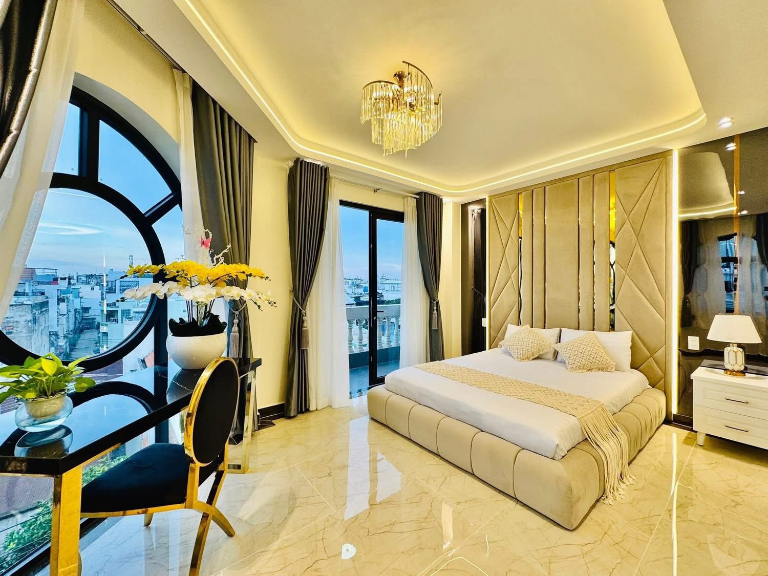 Bán nhà 5,1m x 14m, xây mới full công năng có nội thất ngay công viên Làng Hoa