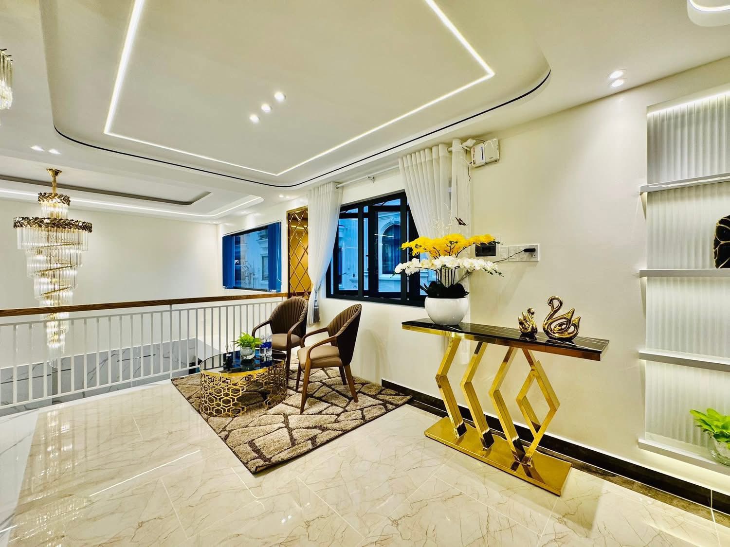 Bán nhà 5,1m x 14m, xây mới full công năng có nội thất ngay công viên Làng Hoa