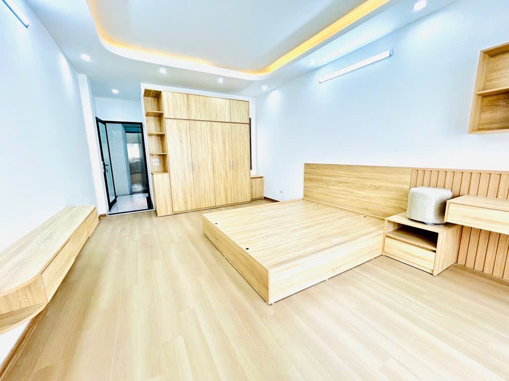 Bán nhà khu Đền Lừ, ngõ nông, dân xây, thang máy, số vuông, diện tích 51m2, giá 9,85 tỷ