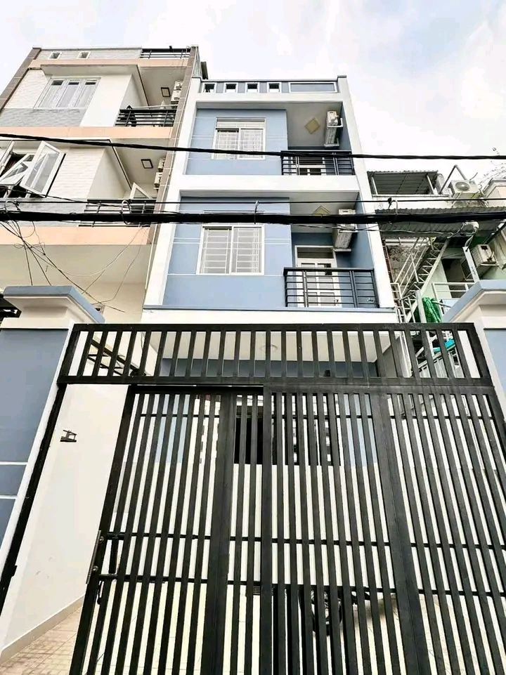 Xoay vốn bán gấp nhà Hưng Phú, quận 8, giá 2,35 tỷ, 60m2, hẻm xe hơi thông thoáng, rộng rãi