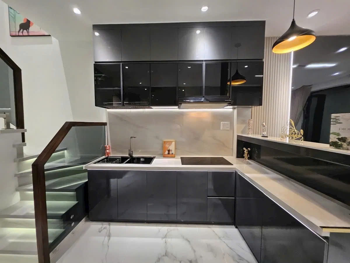 Nhà Phạm Văn Bạch, 52m2, 4 ngủ, full nội thất cao cấp, chỉ 5,25 tỷ