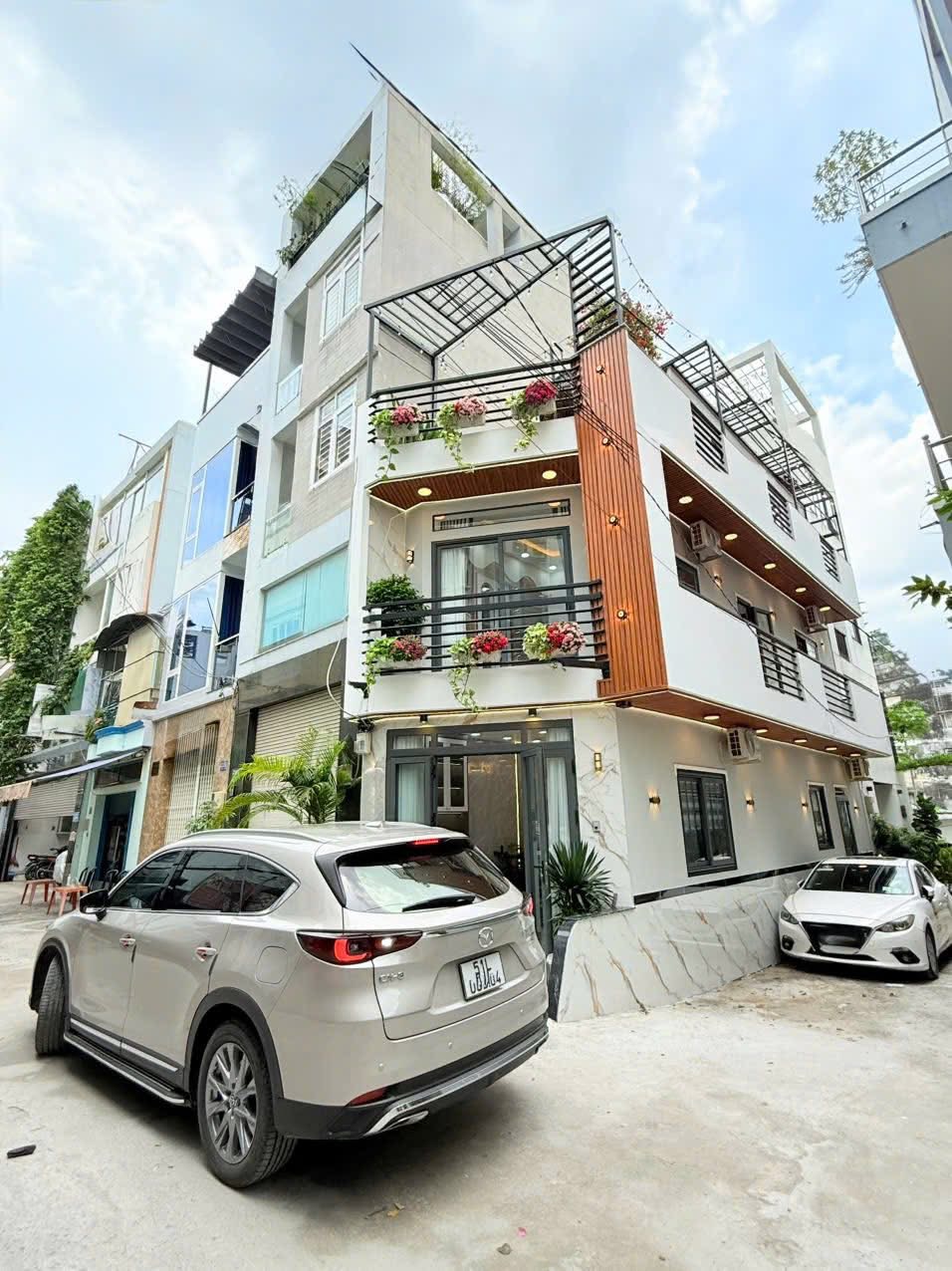 Nhà hẻm diện tích 3.3m x 11m, 3 tầng, 4 ngủ ngay Bình Thạnh, giá 7 tỷ