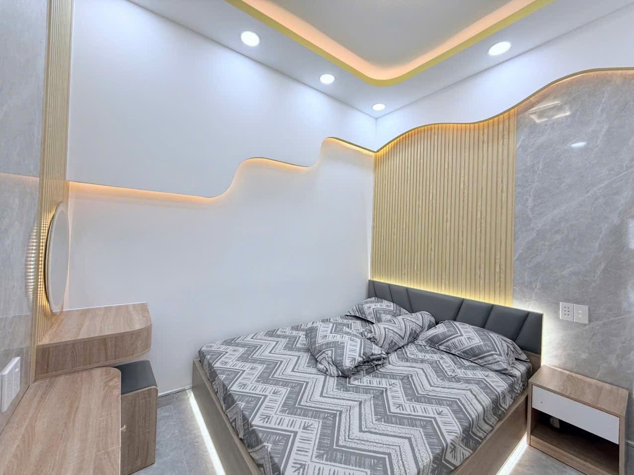 Nhà hẻm diện tích 3.3m x 11m, 3 tầng, 4 ngủ ngay Bình Thạnh, giá 7 tỷ