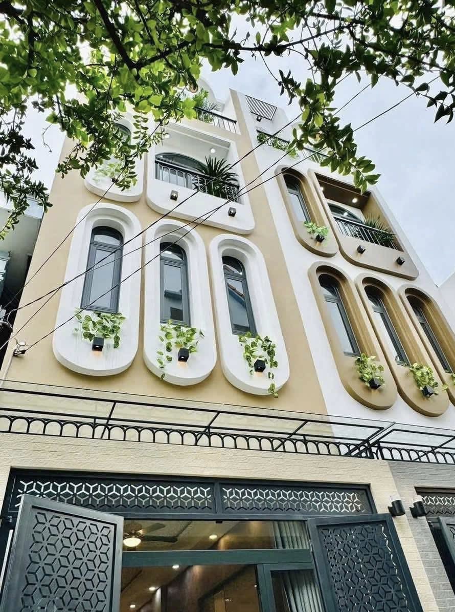 Bán nhà 41m2, 4 tầng, 4 ngủ, ngay công viên Làng Hoa, giá 6 tỷ