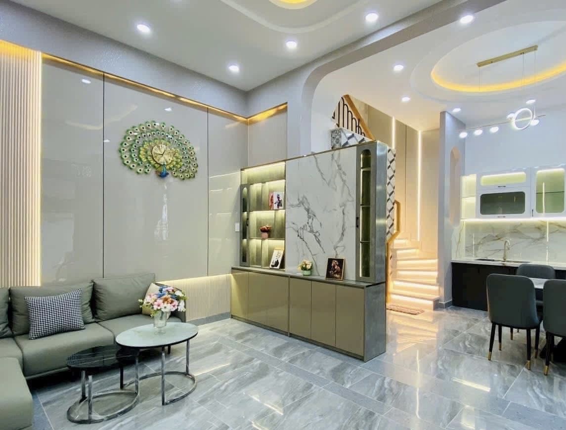 Bán nhà 41m2, 4 tầng, 4 ngủ, ngay công viên Làng Hoa, giá 6 tỷ