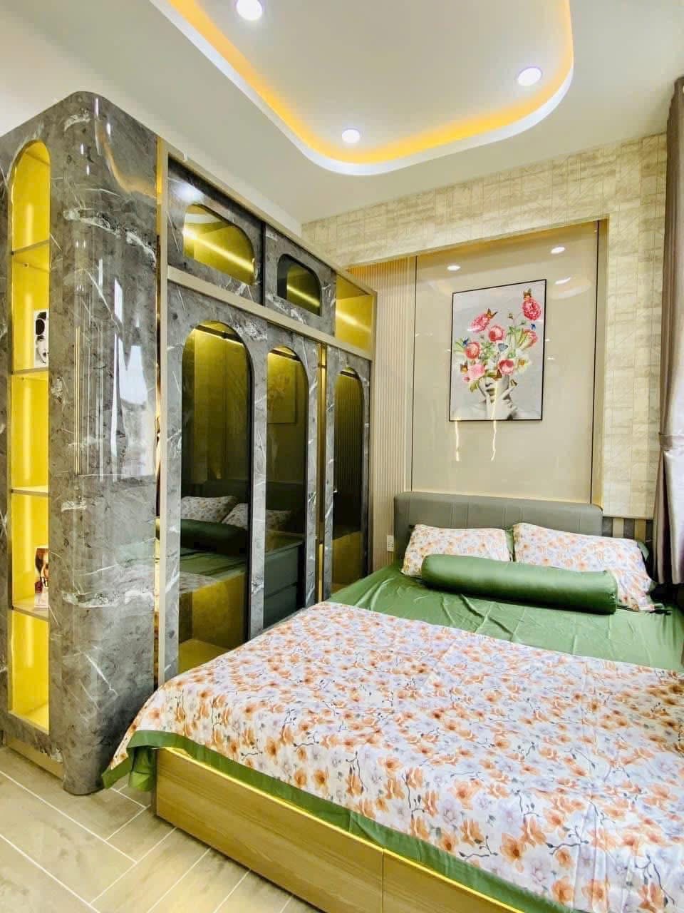 Bán nhà 41m2, 4 tầng, 4 ngủ, ngay công viên Làng Hoa, giá 6 tỷ