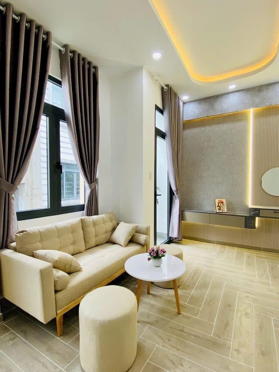 Bán nhà 41m2, 4 tầng, 4 ngủ, ngay công viên Làng Hoa, giá 6 tỷ