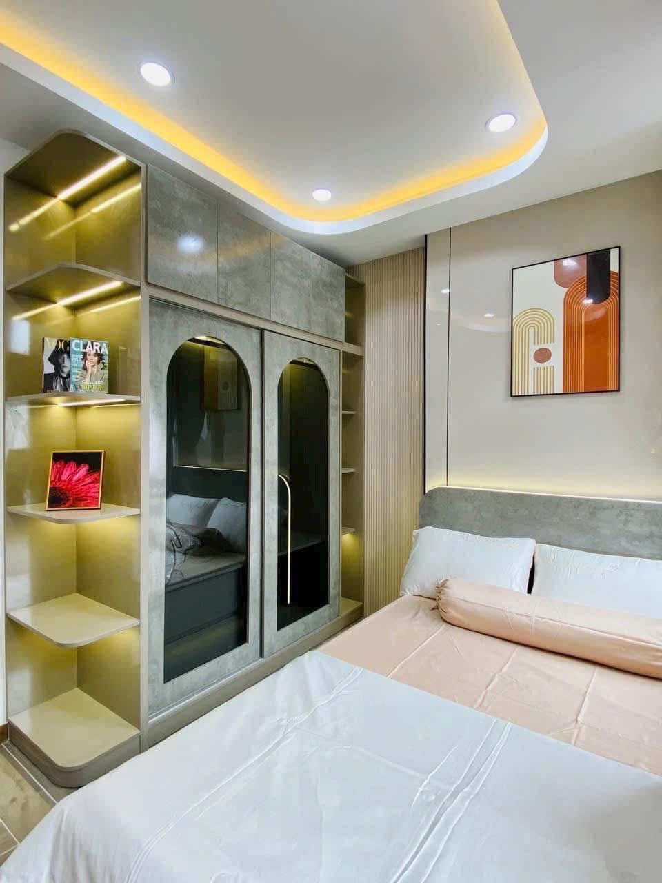 Bán nhà 41m2, 4 tầng, 4 ngủ, ngay công viên Làng Hoa, giá 6 tỷ