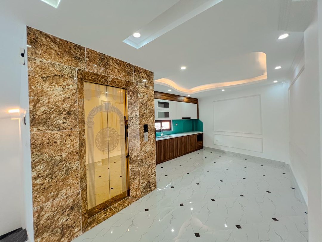 Bán gấp nhà ngõ 2 đường Hoàng Liệt, 60m2, 5 tầng, thang máy, gara ô tô