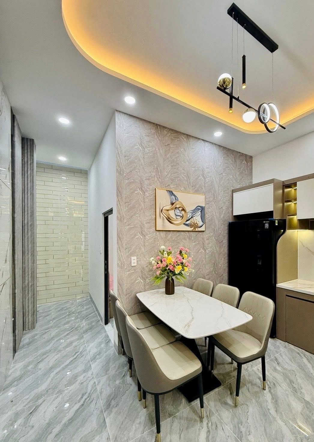 Bán nhà 4m x 14m, mới keng ngay Ủy ban nhân quận Gò Vấp, giá 6 tỷ