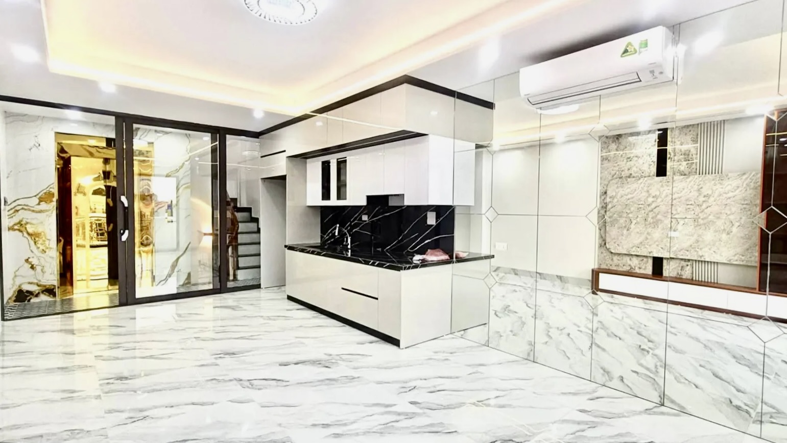 Mặt phố phân lô vip Hoàng Mai – 7 tầng gara thang máy – sát Hồ Đền Lừ – giá 18.1 tỷ