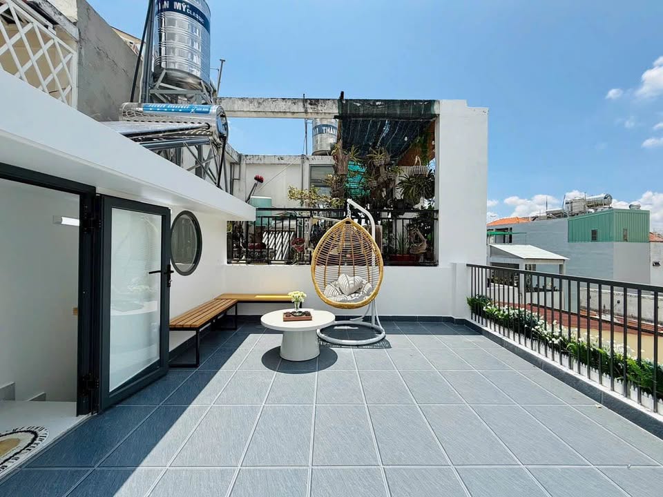 Nhà 1 trệt, 2 lầu Long An, sân rộng, diện tích 105m², giá 2,5 tỷ