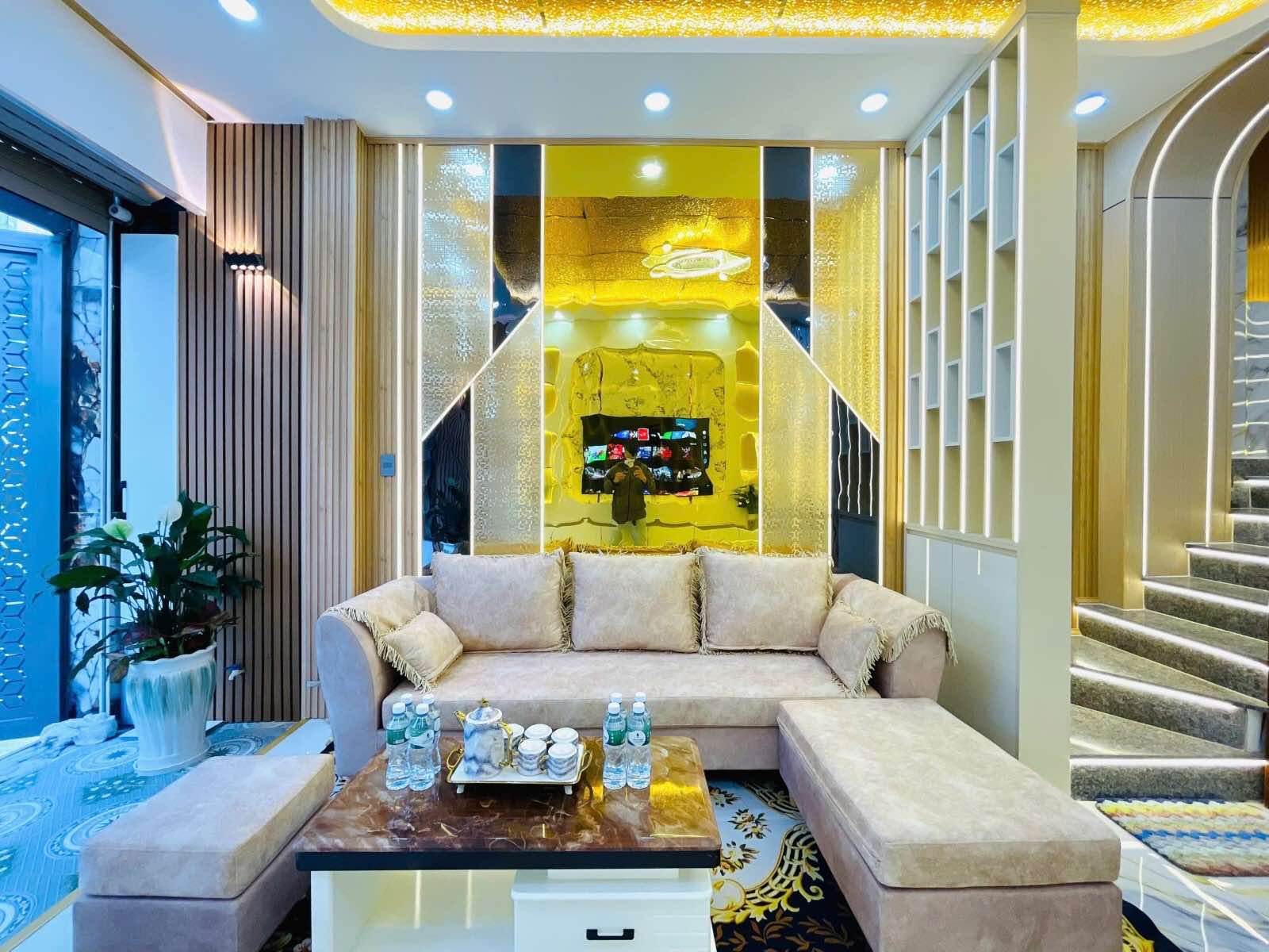 Bán nhà đẹp 50m2, 3 lầu, 4 phòng ngủ, đường Huỳnh Văn Nghiệp phường 15, Tân Bình, gọi xem nhà
